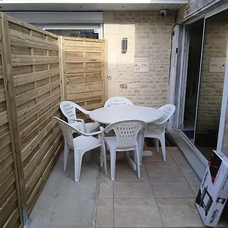 Maison De Bourg - 400 M De La Normandie *